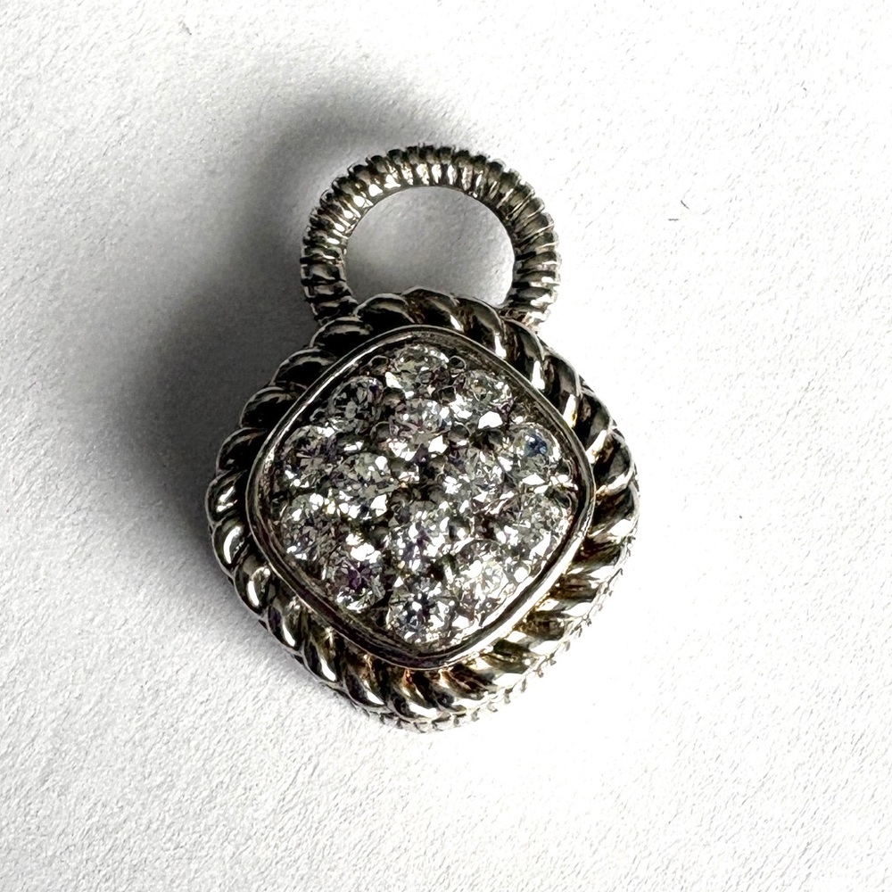 Elegant Silver Pendant with Crystals - Picture 2 of 3